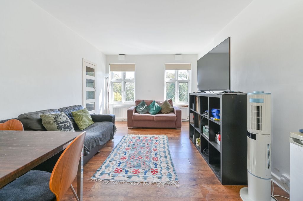 Property photo 2 of 11
