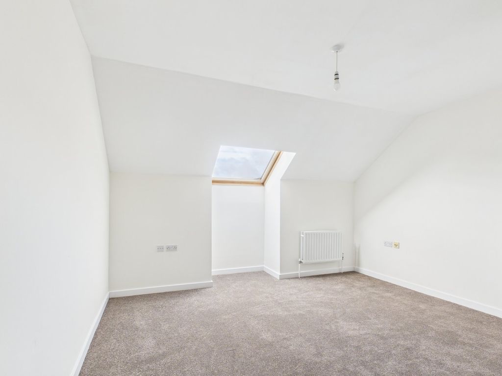 Property photo 2 of 8 Bedroom 1