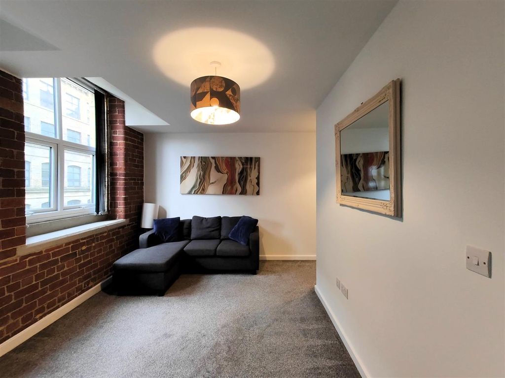 Property photo 1 of 8 Living Room