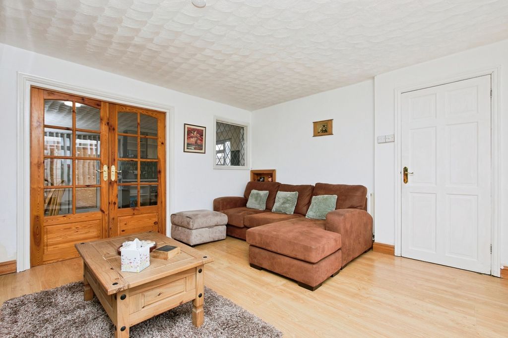 Property photo 3 of 11 Pbox-Img.Jpg