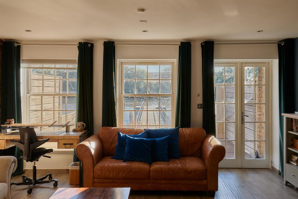 Property photo 3 of 50
