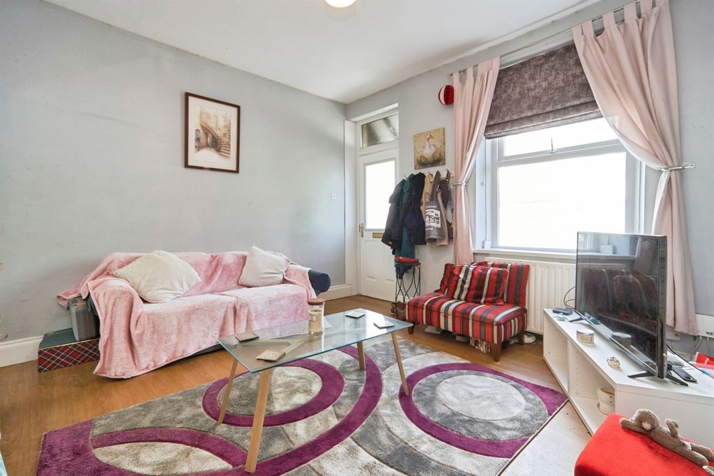 Property photo 3 of 11