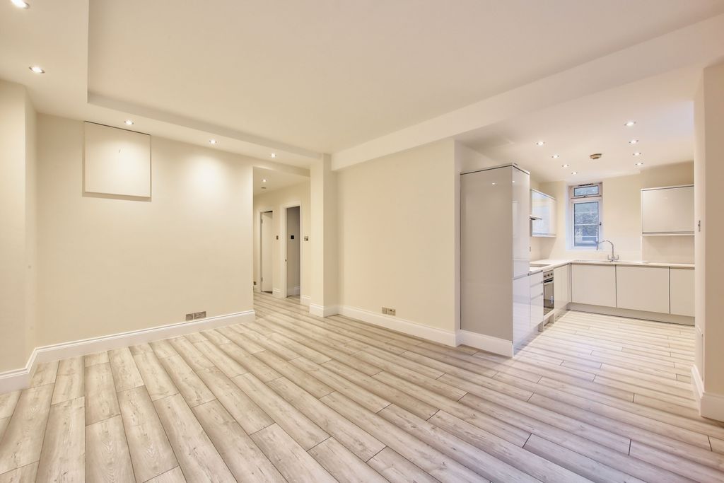Property photo 1 of 7 6_Chatsworth_Court_Pembroke_Road_Image7_18825_4 (1