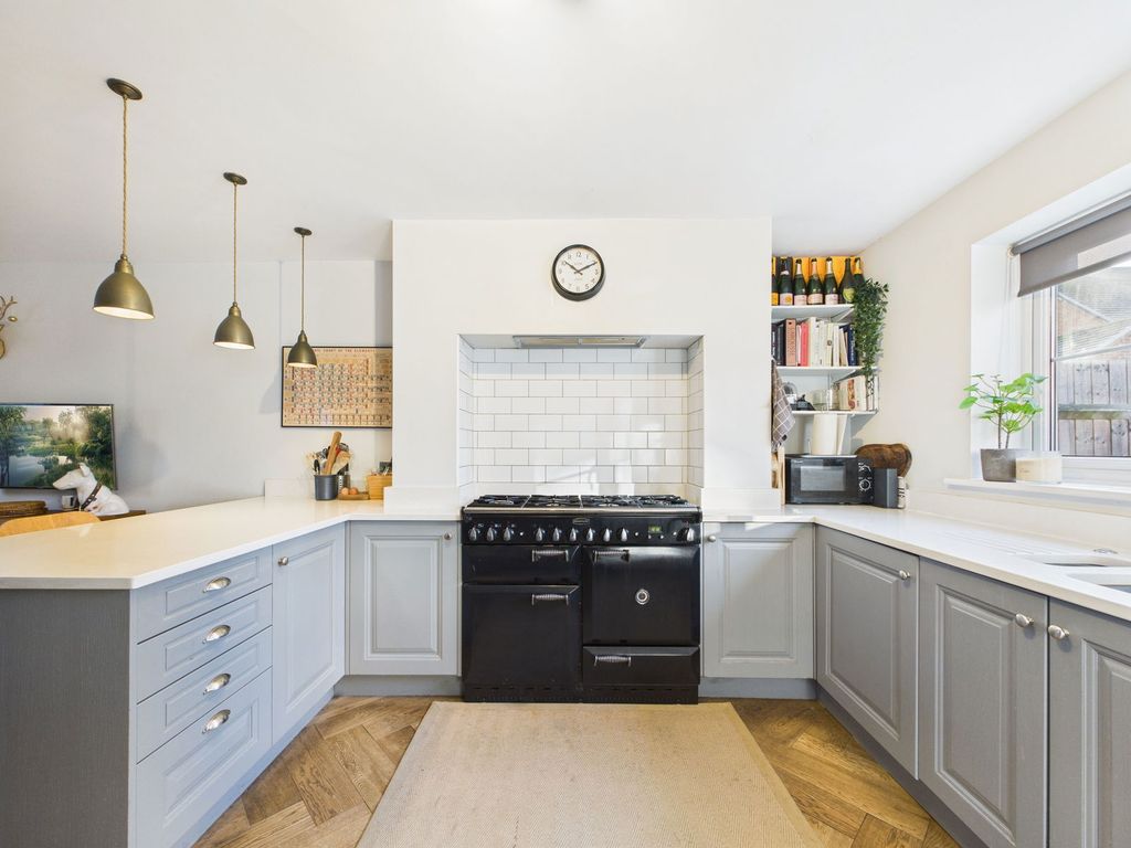 Property photo 2 of 28