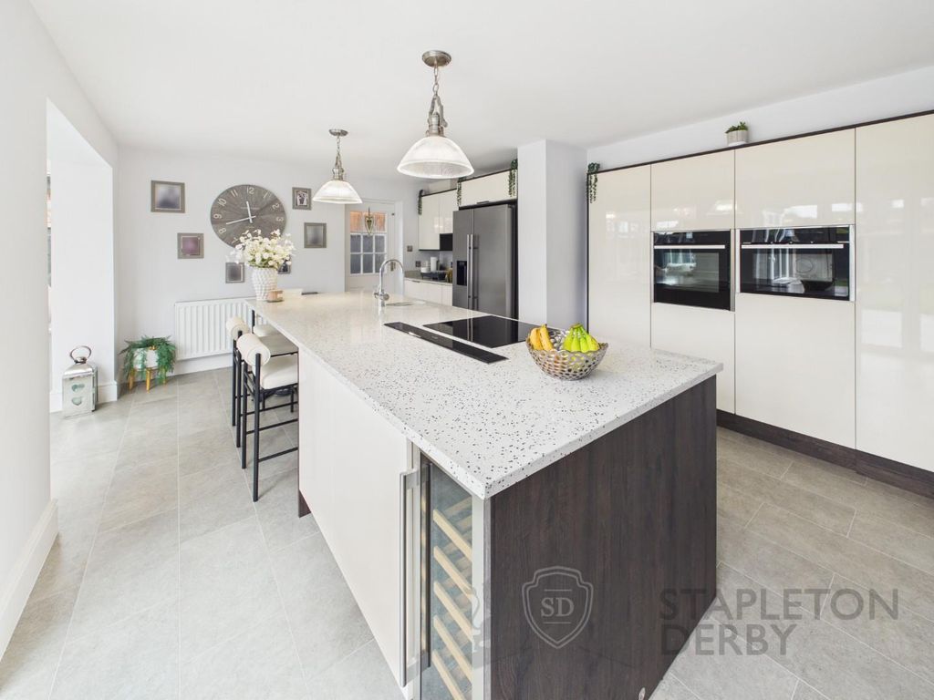 Property photo 3 of 36 Cam04720G0-Pr0190-Still012.Jpg