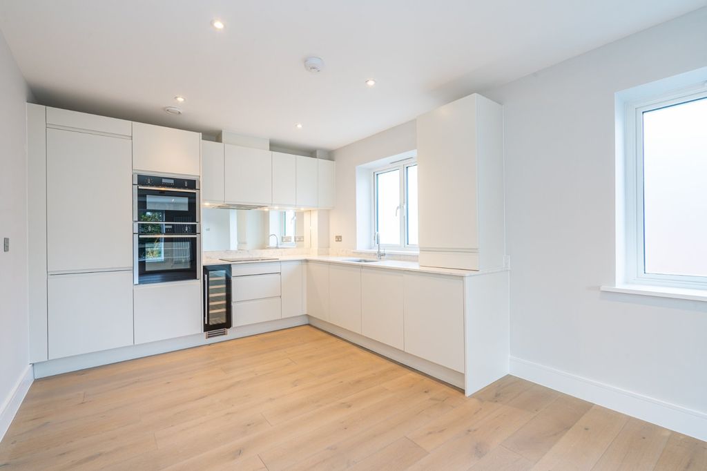 Property photo 1 of 6 Kitchen