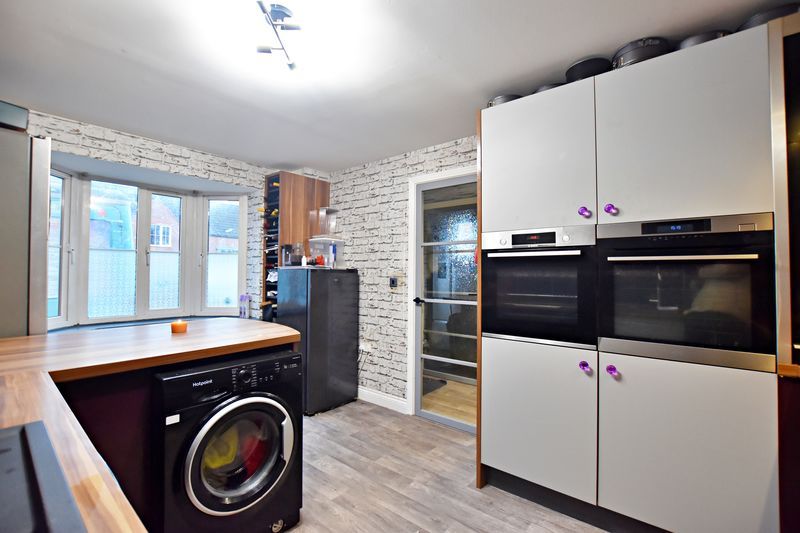 Property photo 3 of 17 Photo 6