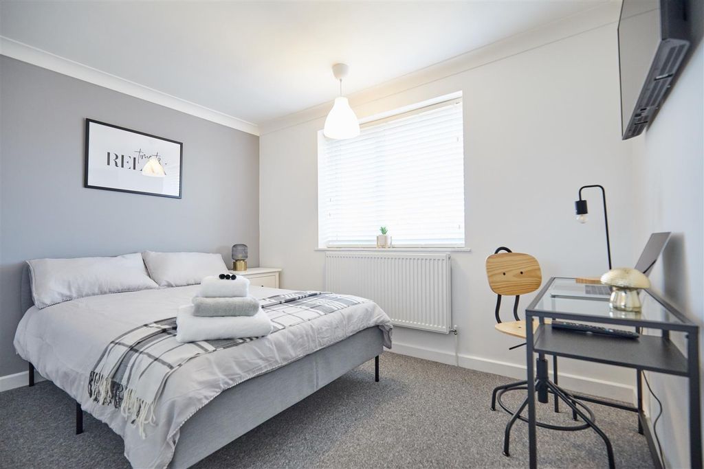 Property photo 2 of 13 Naismith Road 7.Jpg