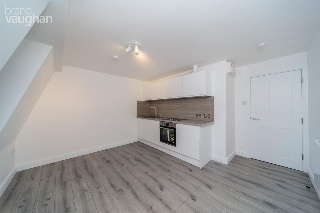Property photo 2 of 6 Studio