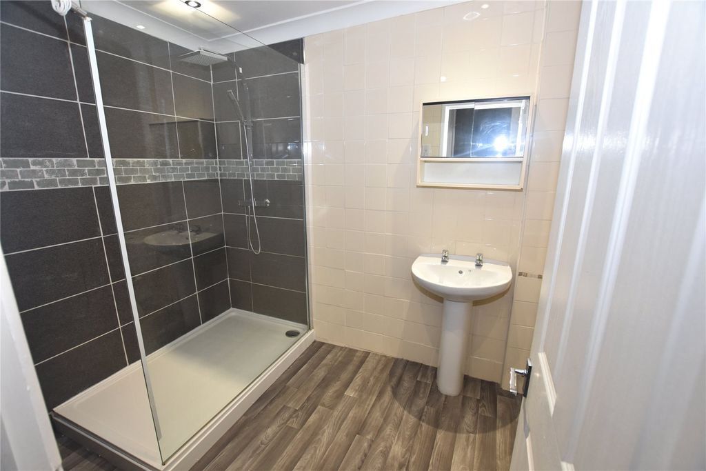 Property photo 2 of 9 Shower Room