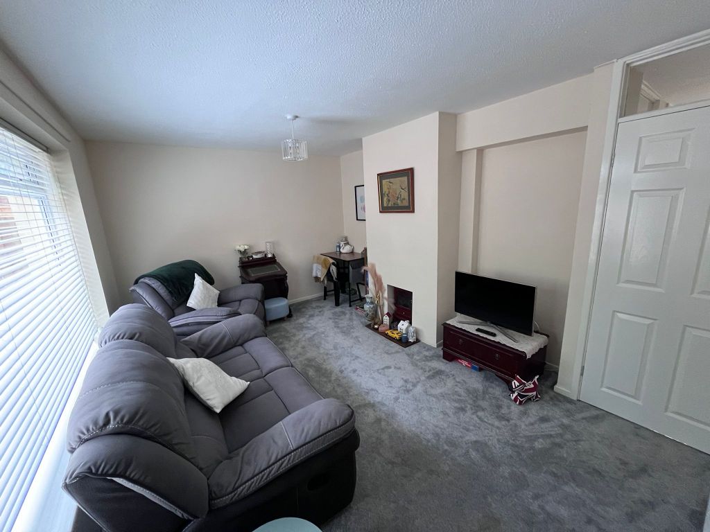 Property photo 3 of 10 Living Room