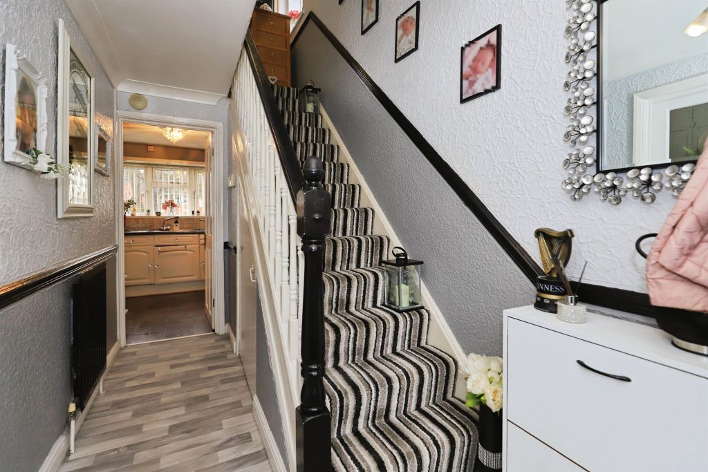 Property photo 2 of 20