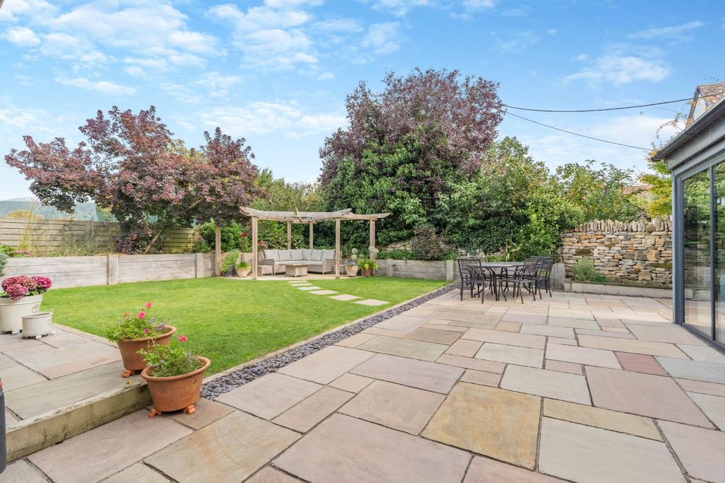 Property photo 3 of 27