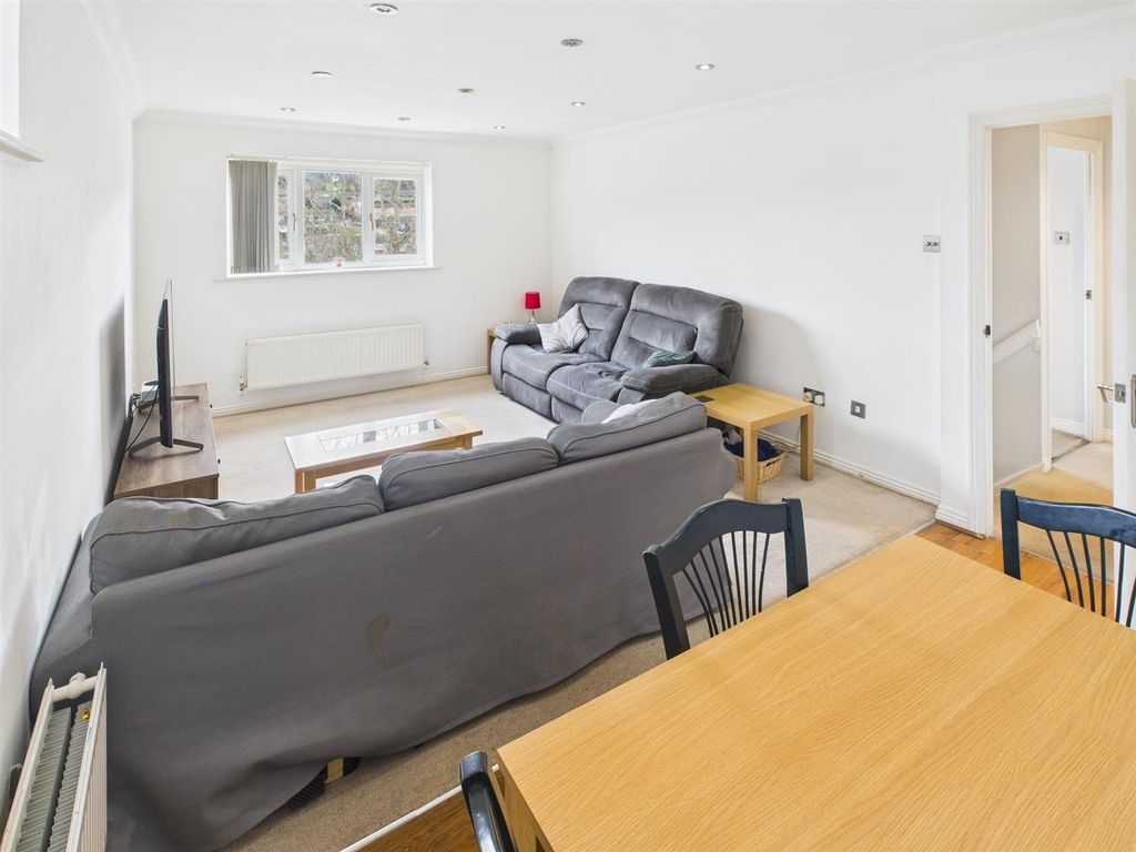 Property photo 3 of 14 Lounge .Jpg