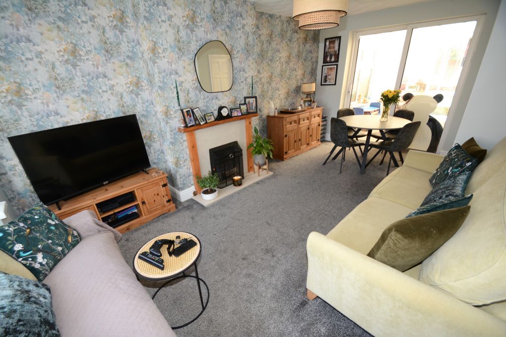 Property photo 2 of 10 Lounge