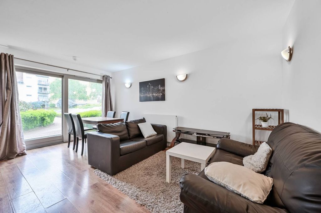 Property photo 2 of 8