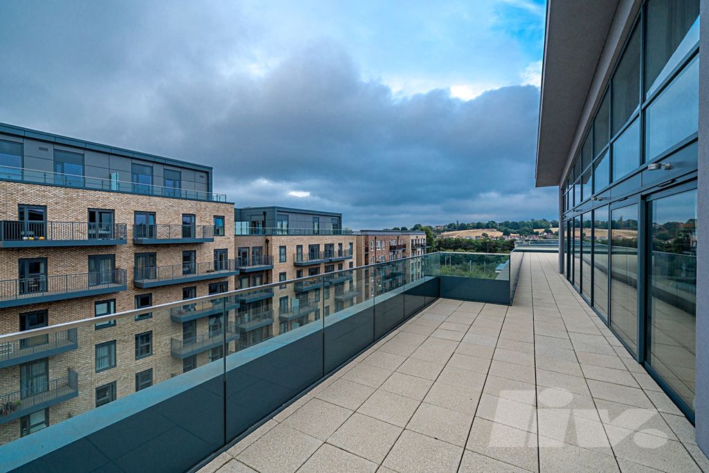 Property photo 3 of 38 Photo 17