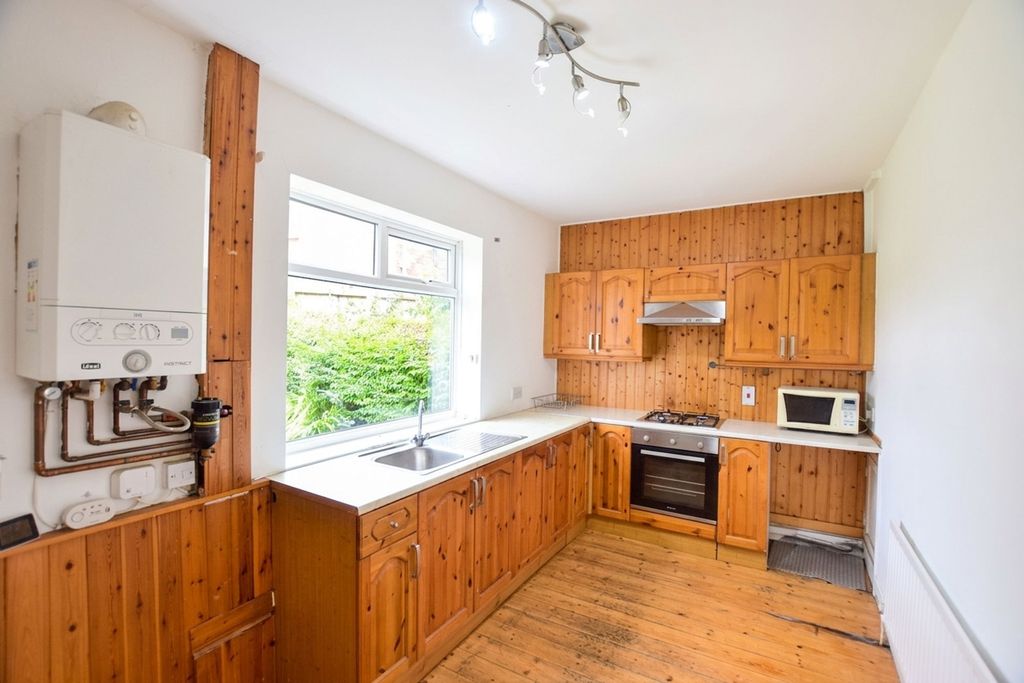 Property photo 2 of 6 Kitchen