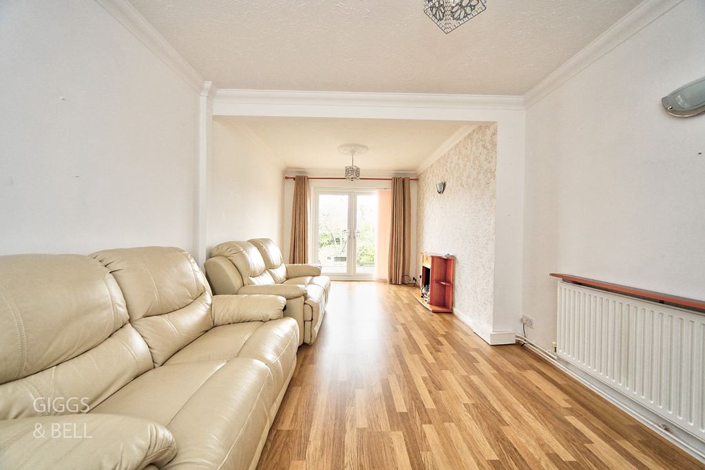 Property photo 3 of 21 4533053