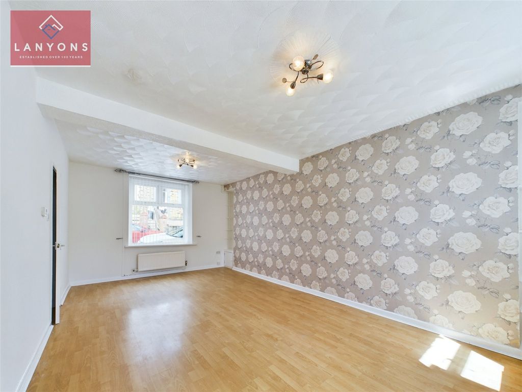 Property photo 2 of 17 Picture No. 12