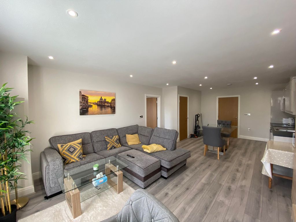 Property photo 1 of 14 Living Room