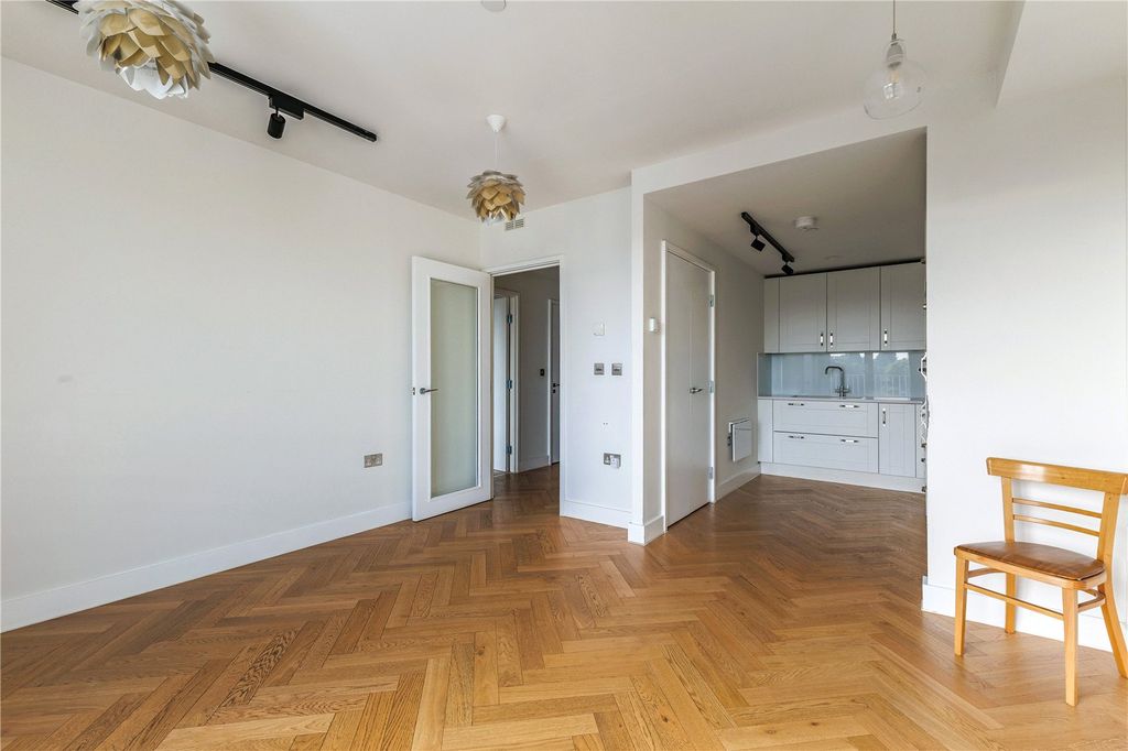 Additional image 5 of 1 bed flat for saleLeyton Road, Harpenden, Hertfordshire AL5