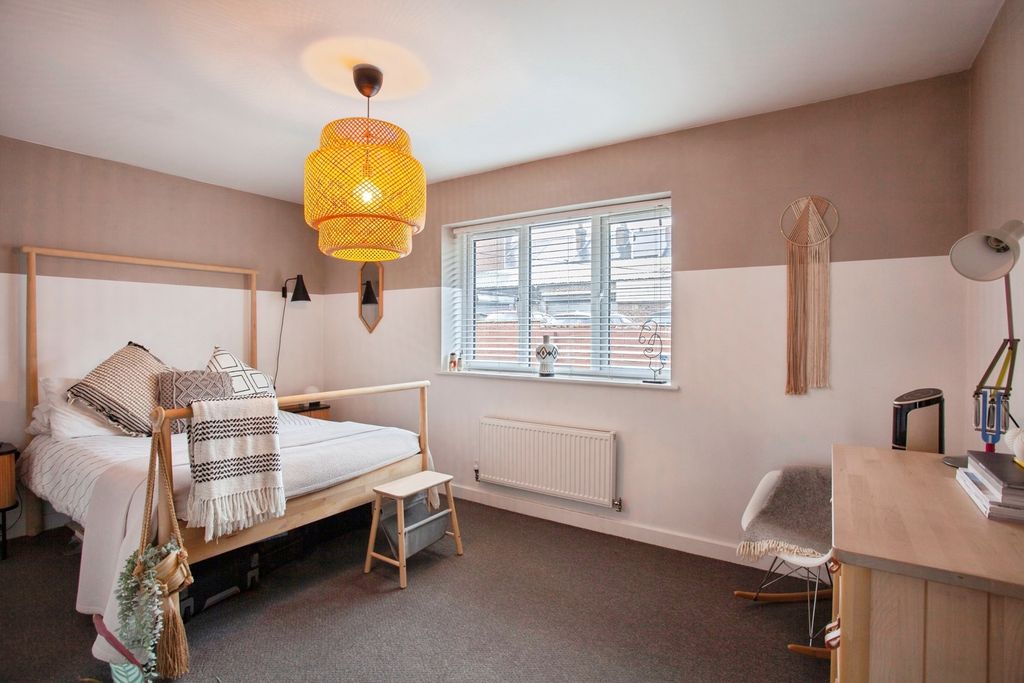 Property photo 3 of 17 Photo