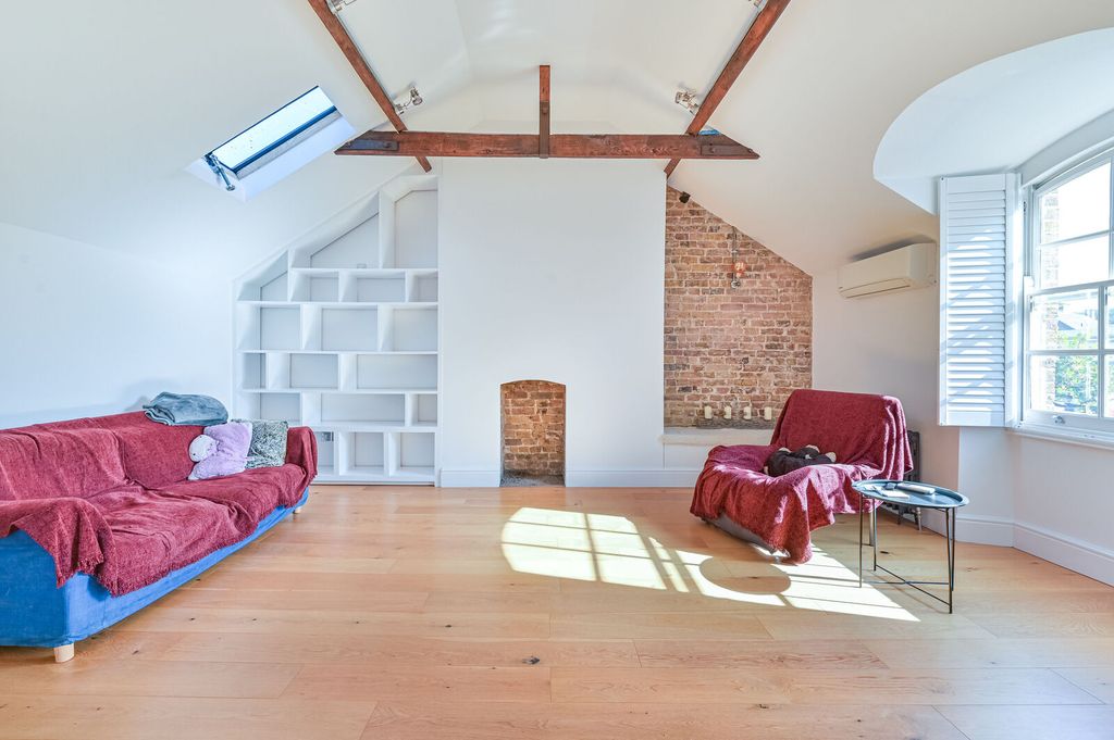 Property photo 2 of 24