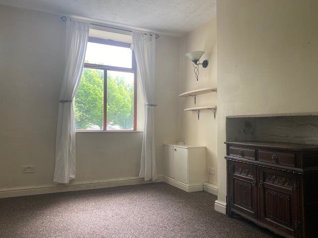 Property photo 3 of 14 Lounge