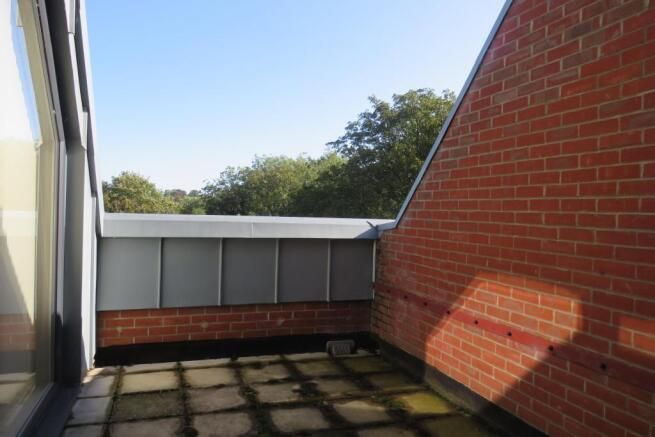 Property photo 3 of 7 Balcony