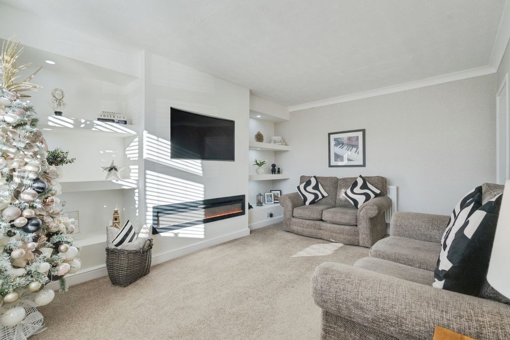 Property photo 3 of 17 Photo