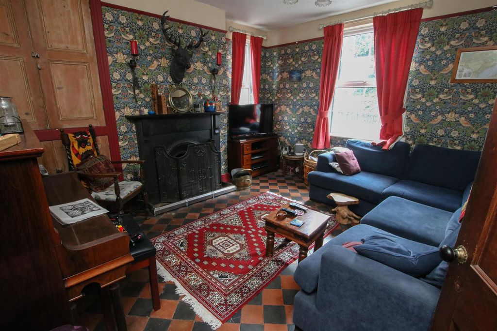 Property photo 2 of 19 Sitting / Dining Room