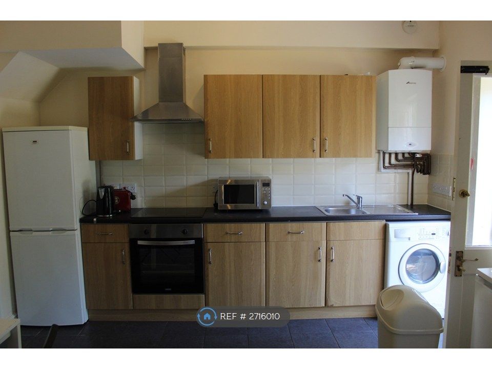 Property photo 2 of 11 Kitchen