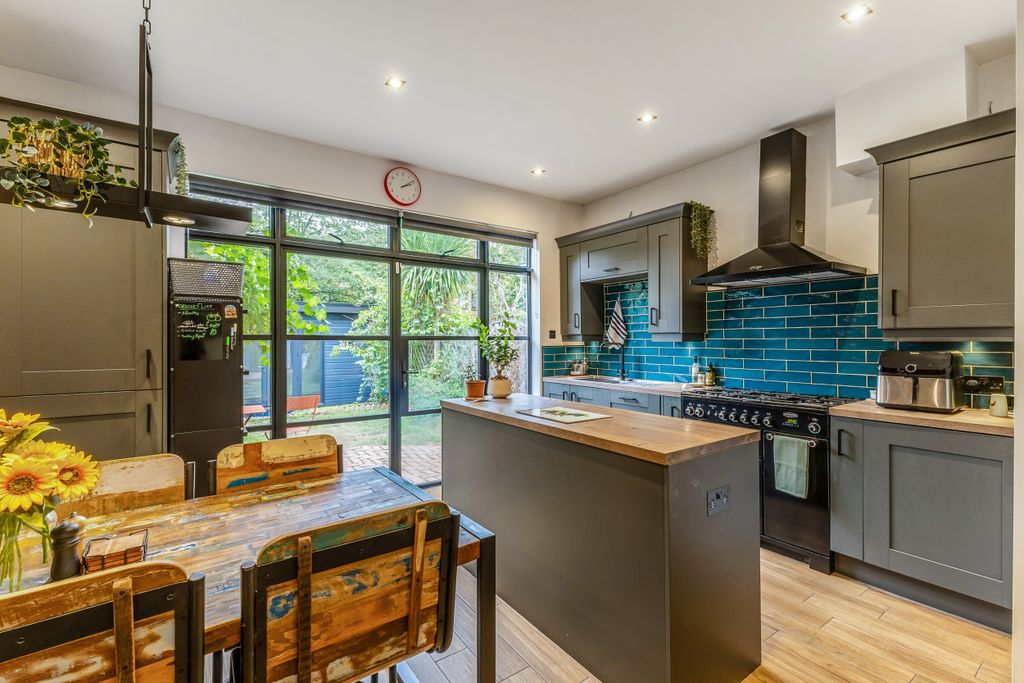 Property photo 1 of 33