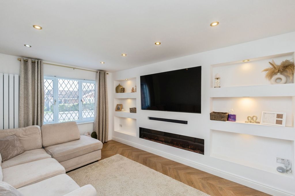 Property photo 2 of 15 Lounge