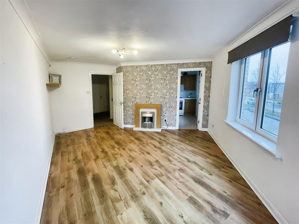 Property photo 2 of 8 2