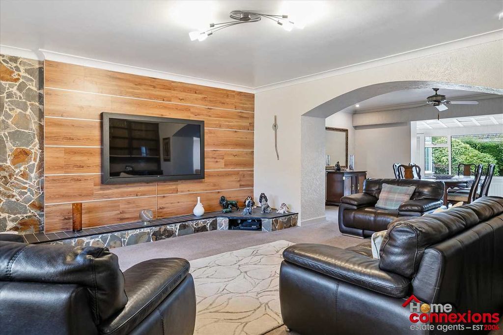 Property photo 2 of 28 Lounge (1)