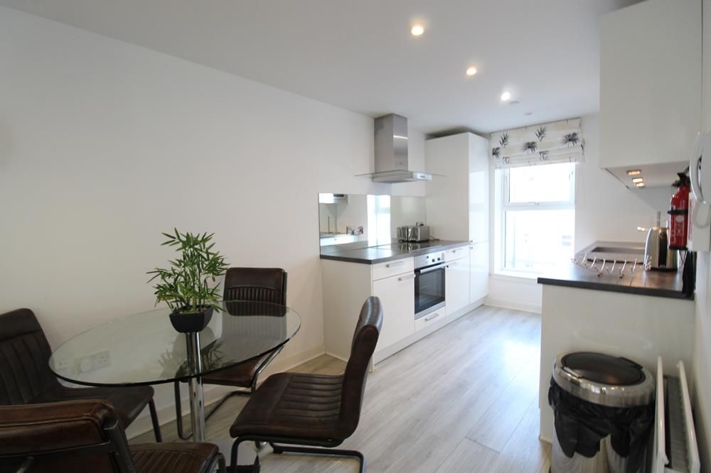 Property photo 3 of 10 Kitchen