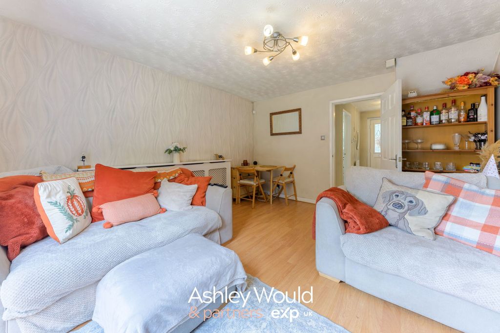 Property photo 3 of 18