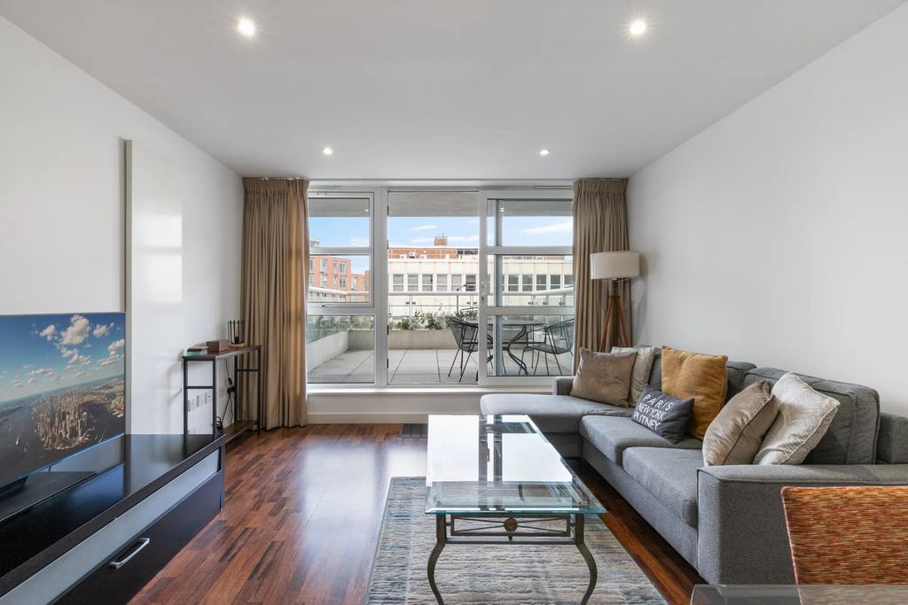 Property photo 3 of 11