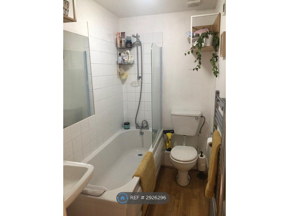 Property photo 3 of 9 Bathroom