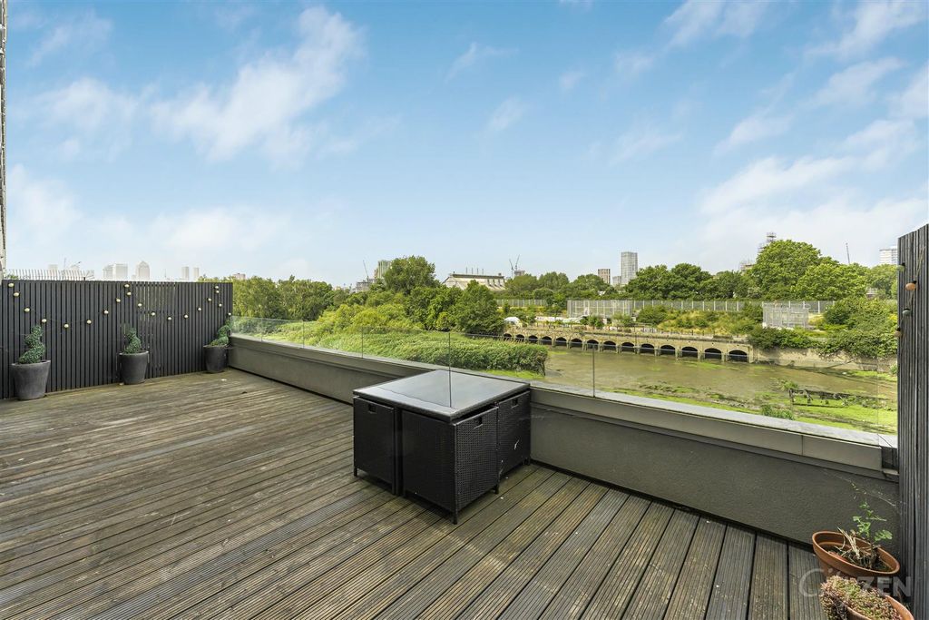 Property photo 2 of 10 Terrace