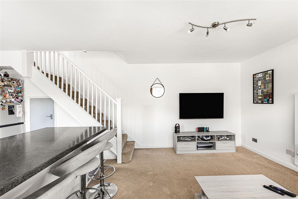 Property photo 2 of 16 17_89062.Jpg
