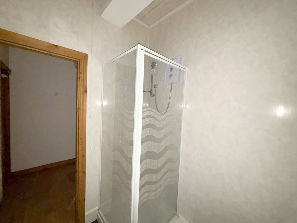 Property photo 2 of 7 Bathroom