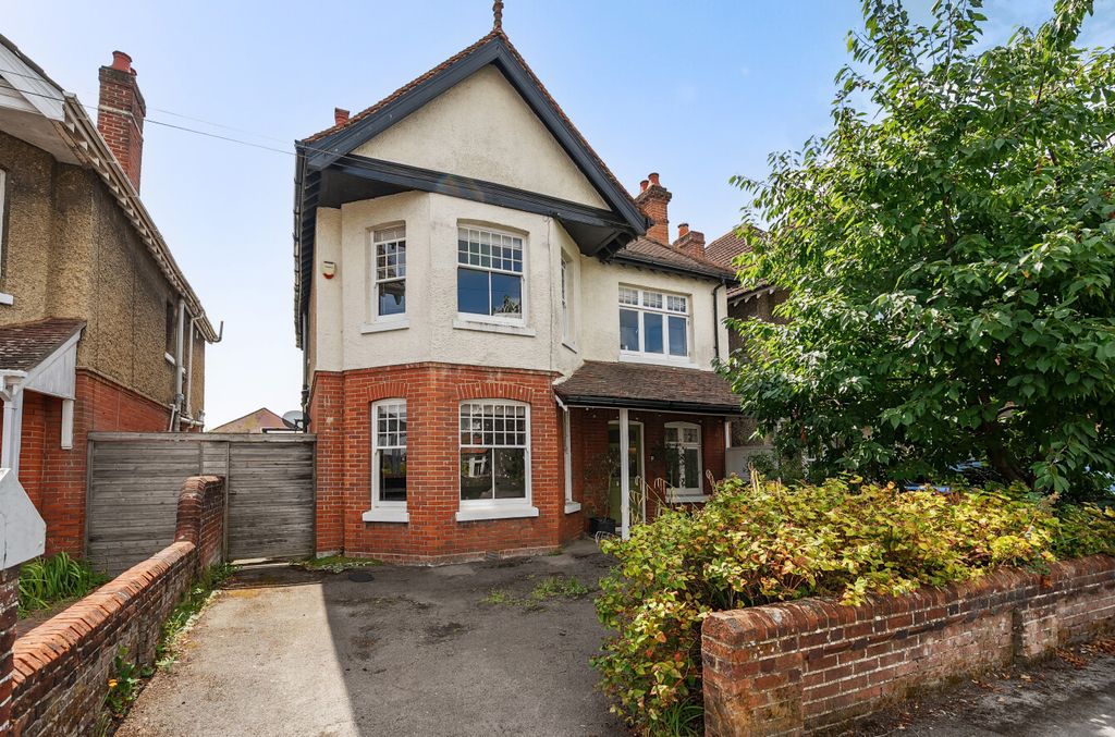 Property photo 1 of 15 1330107-41-688764...