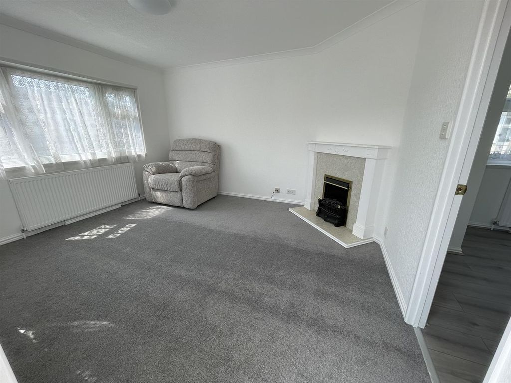 Property photo 2 of 10 Lounge