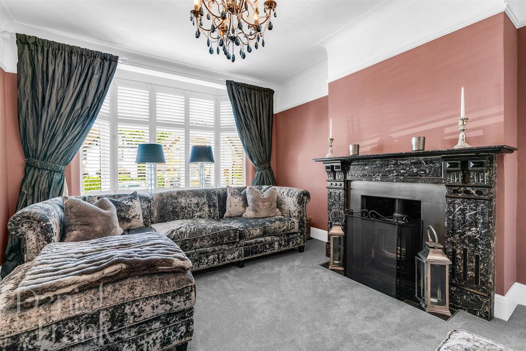 Additional image 19 of 5 bed detached house for saleThe Uplands, Loughton IG10