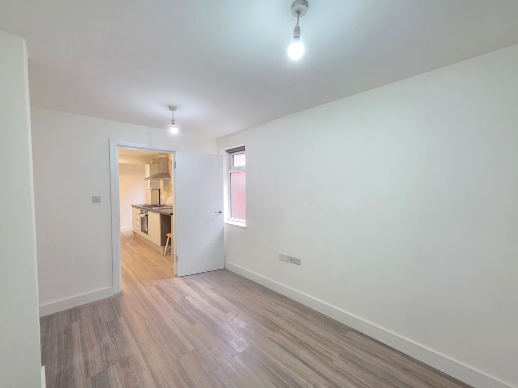 Property photo 2 of 6 Photo 6