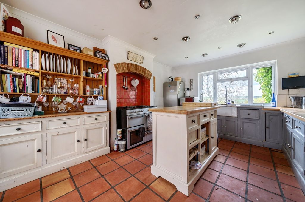Property photo 2 of 17 Kitchen