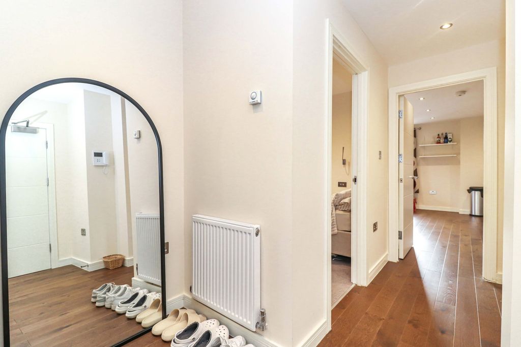 Additional image 6 of 2 bed flat for saleNashleigh Court, Severalls Avenue, Chesham HP5